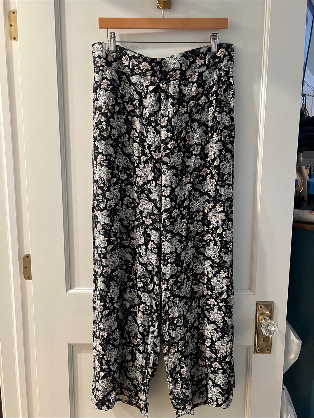 Vera Bradley Black and White Floral Wide-Leg Pants